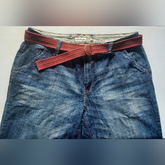 🍒 NWOT Venezia Embroidered Cropped Capri Blue Jeans with Red Belt - Picture 5 of 13